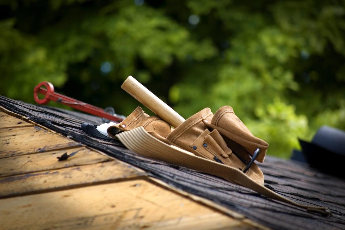 A roofer’s tool belt